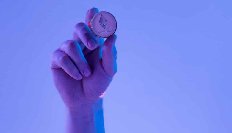 دی‌لیست ارز دیجیتال چیست؟راهنمای کامل وقتی توکن شما از صرافی حذف می‌شود