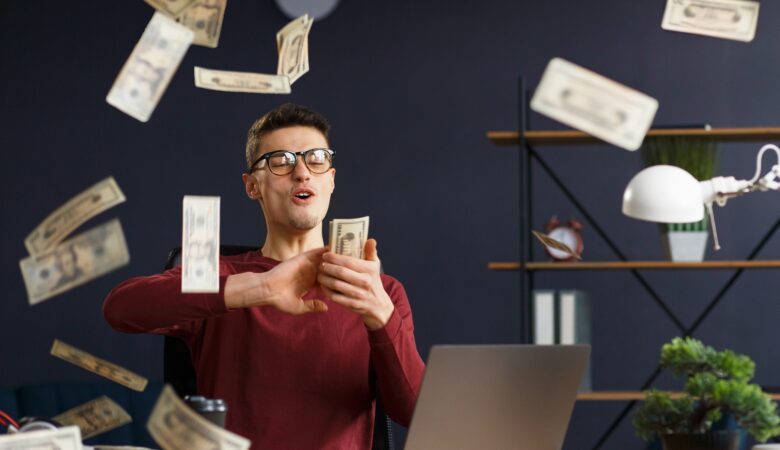 کسب درآمد دلاری از طریق فریلنسری برای ایرانی‌ها | راهنمای کامل 2025