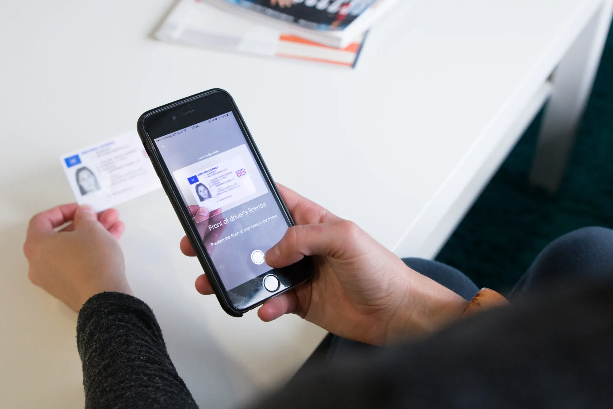 استفاده از مدارک واقعی و قابل استعلام، رعایت کامل تطابق داده‌ها، استفاده از اینترنت و IP کشور مقصد، ضبط سلفی و ویدئو با کیفیت عالی و بهره‌گیری از راهنمایی خدمات تخصصی احرازچی، ریسک Reject و بلاک شدن حساب را به حداقل می‌رساند.